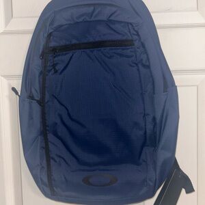 NWT Oakley Dark Blue Men's Backpack with Front Zip Pocket